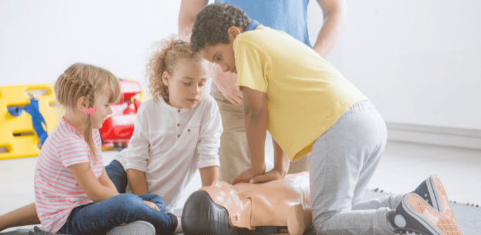 Primeros auxilios para niños: 4 conocimientos básicos que hay que enseñar sí o sí